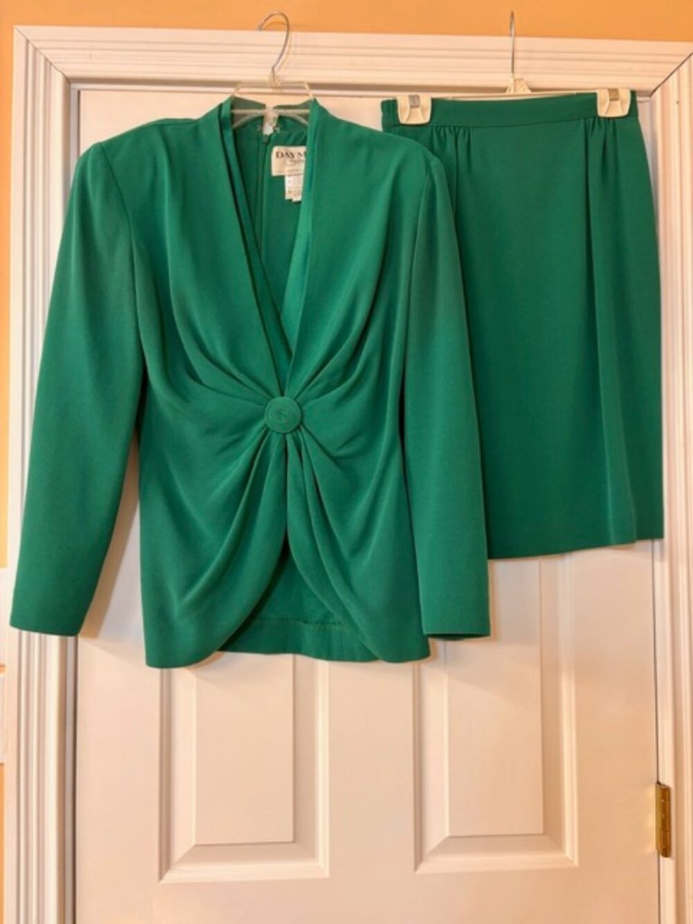 Daymor Couture Size 6 Emeral Green Twist Front Skirt Suit Vintage Formal